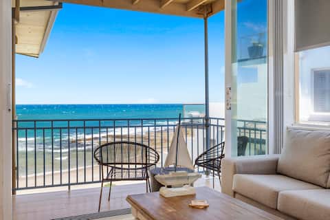 Top performing Airbnb: Absolute Beachfront @ The Entrance in The Entrance