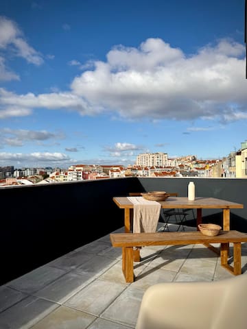 Rooftop Aqueduct Apartment F