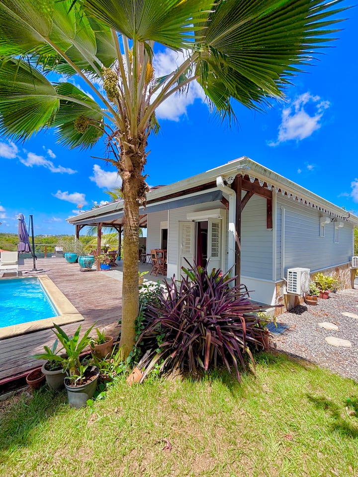 La Villa Turquoise, Piscine & Vue Imprenable - Martinique