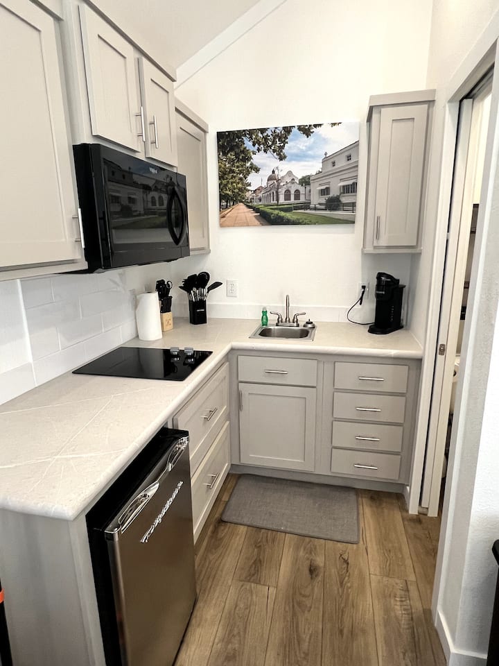 Charming Tiny Home | Hot Springs - Magic Springs, Hot Springs