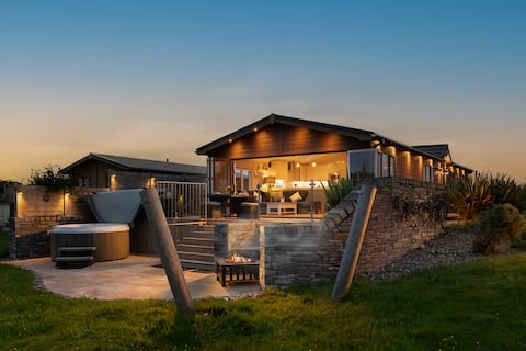 Luxury super lodge with hot tub, Hafan Y Môr
