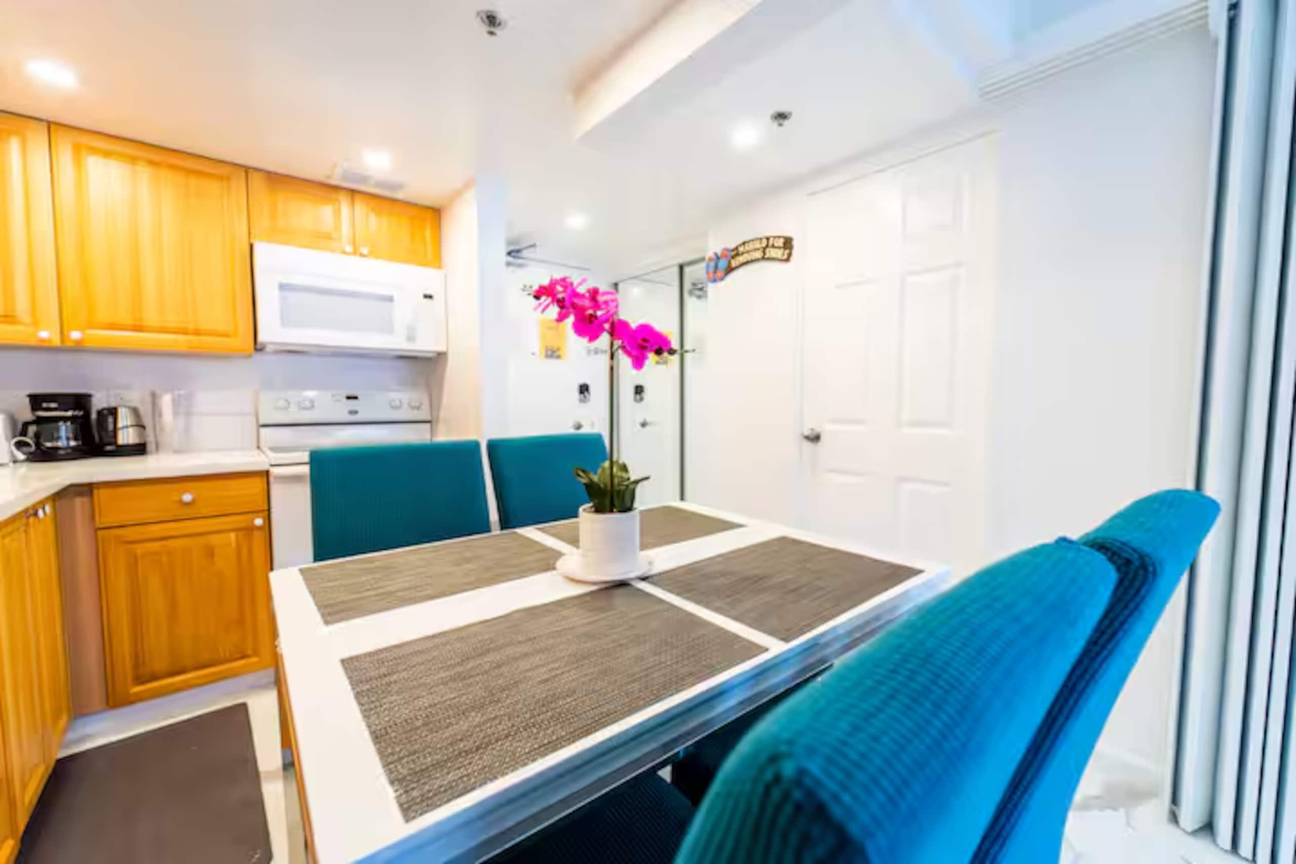 New Listing OceanView Ilikai Waikiki Resort Condo - Image 15