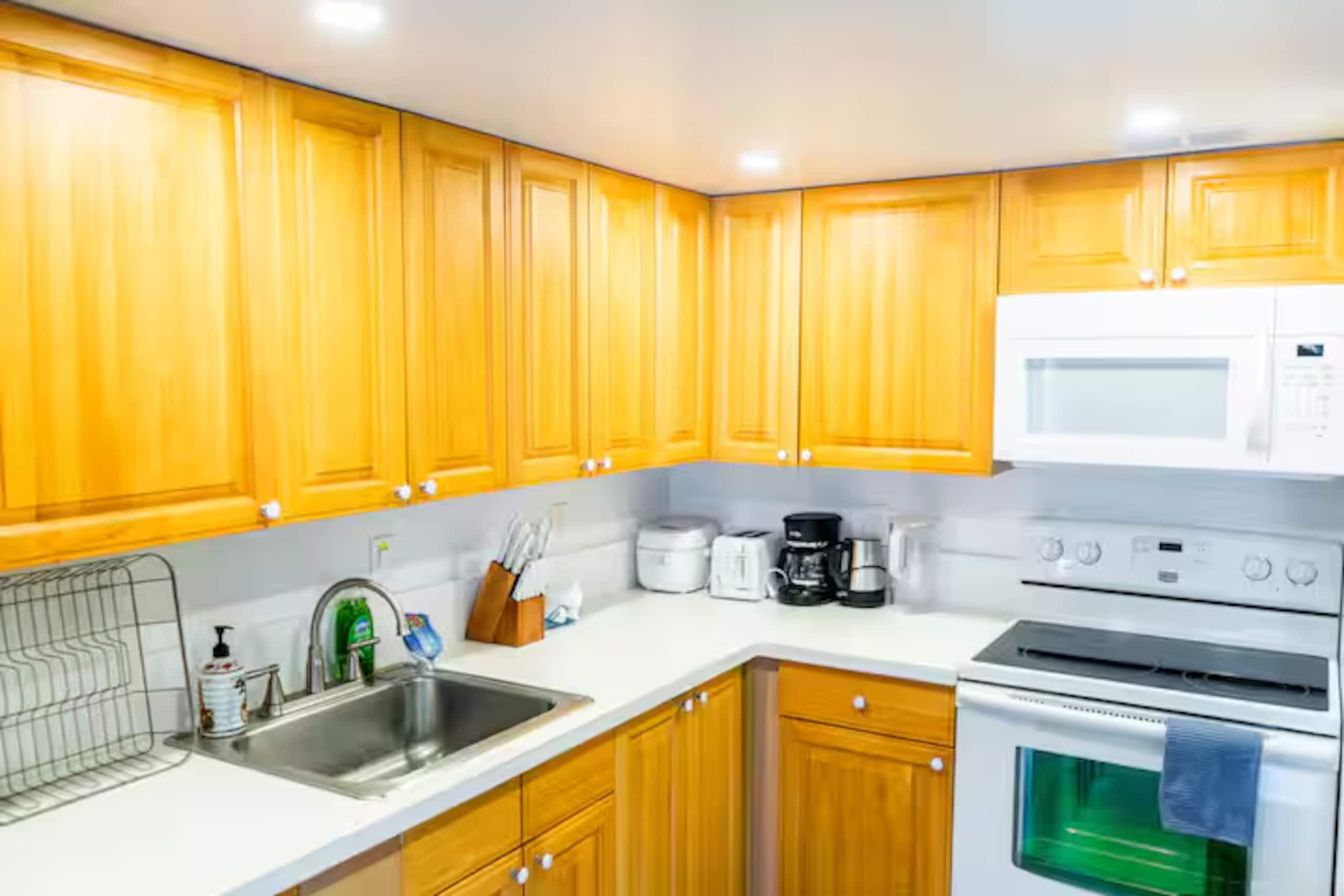 New Listing OceanView Ilikai Waikiki Resort Condo - Image 7