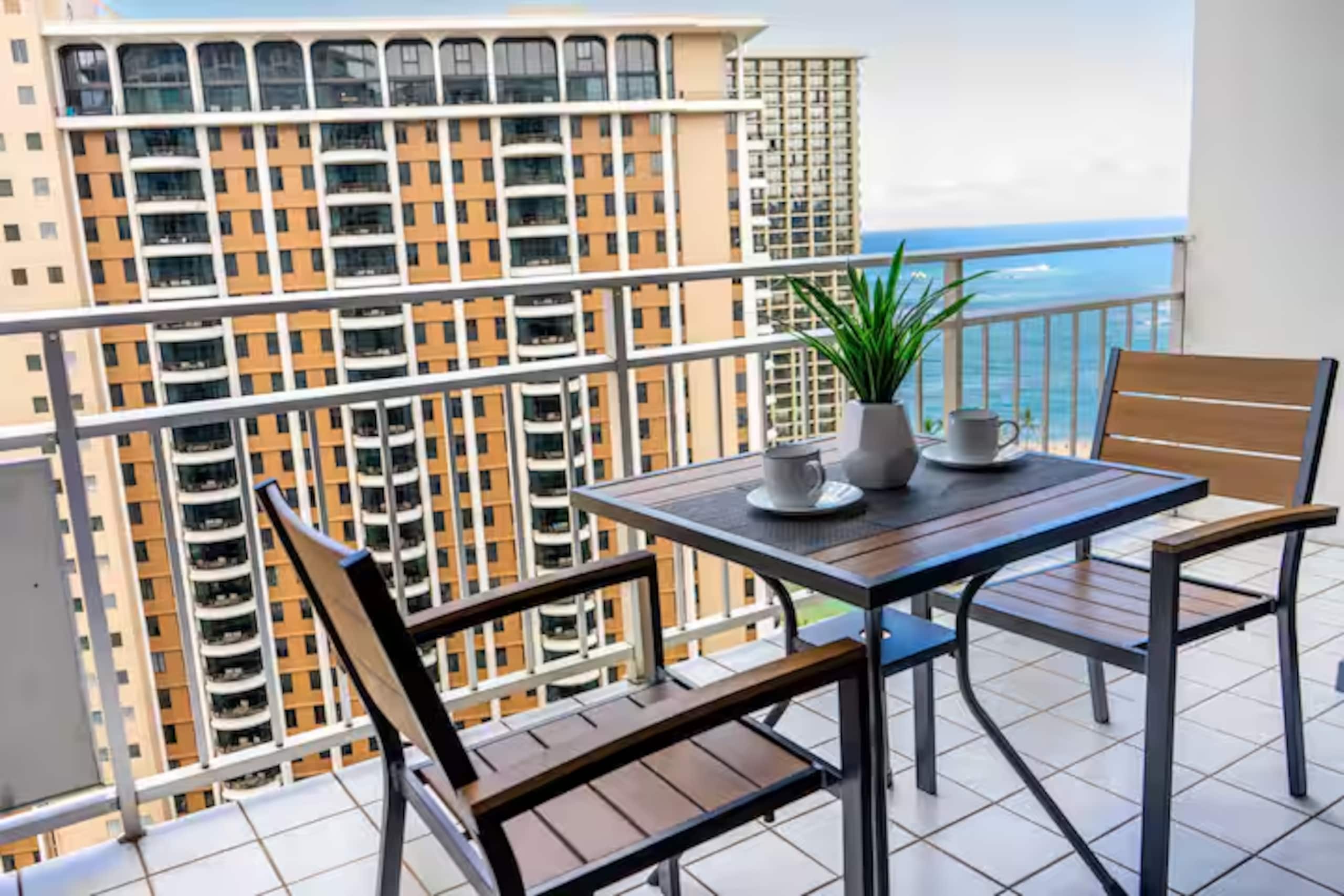 New Listing OceanView Ilikai Waikiki Resort Condo - Image 25