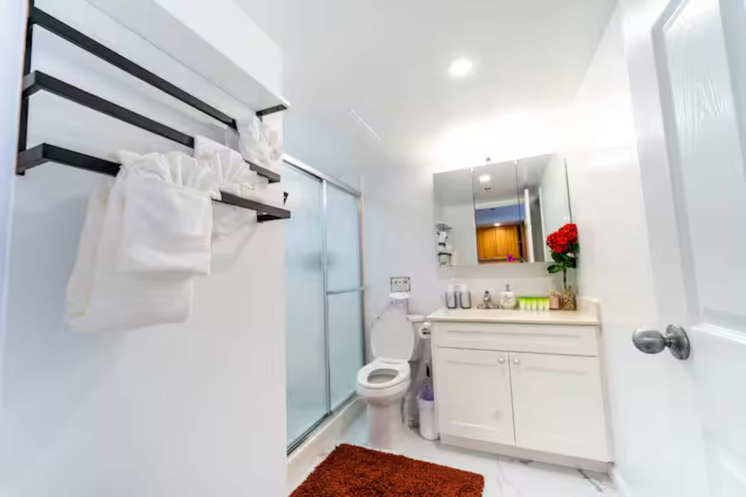 New Listing OceanView Ilikai Waikiki Resort Condo - Image 21