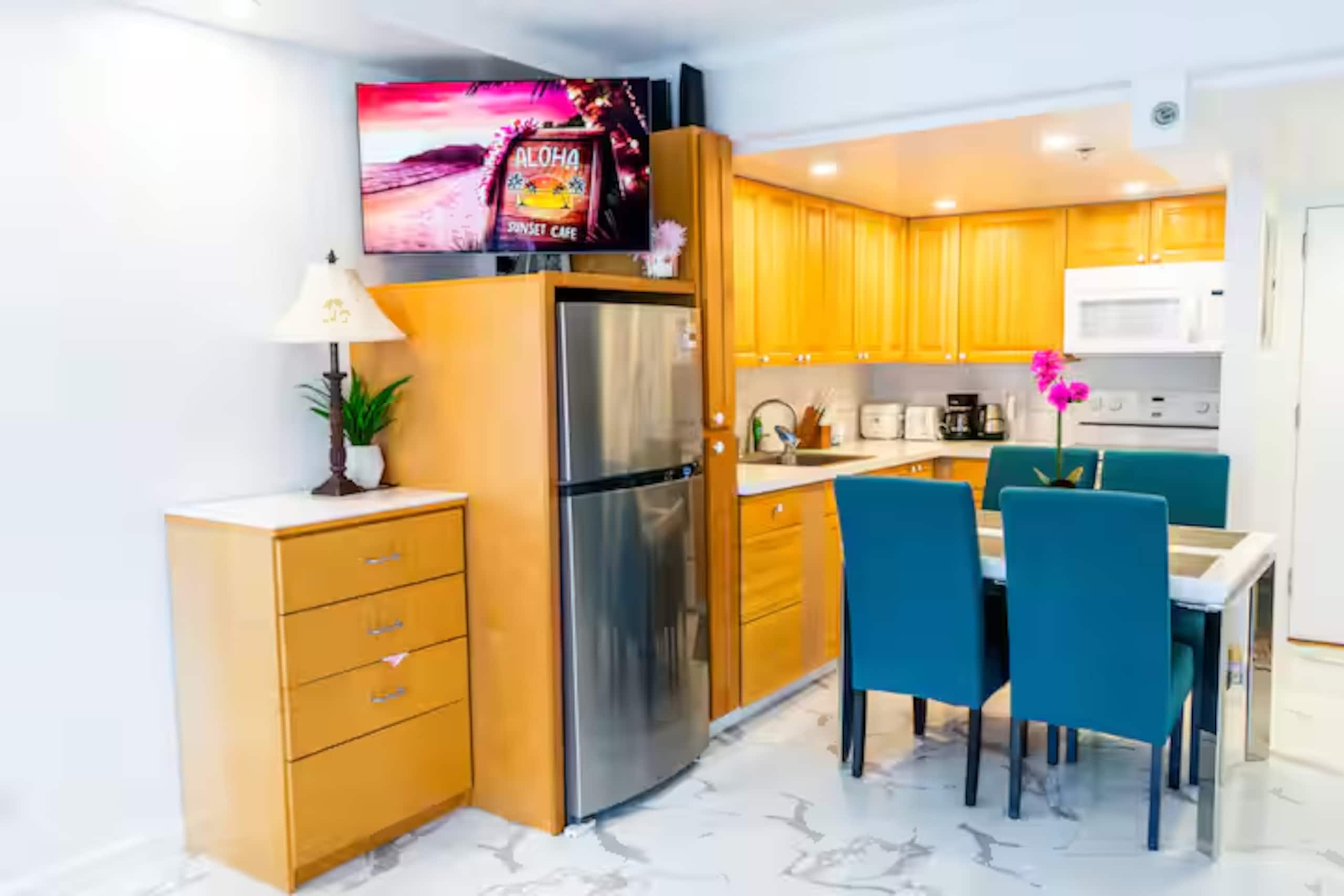 New Listing OceanView Ilikai Waikiki Resort Condo - Image 14