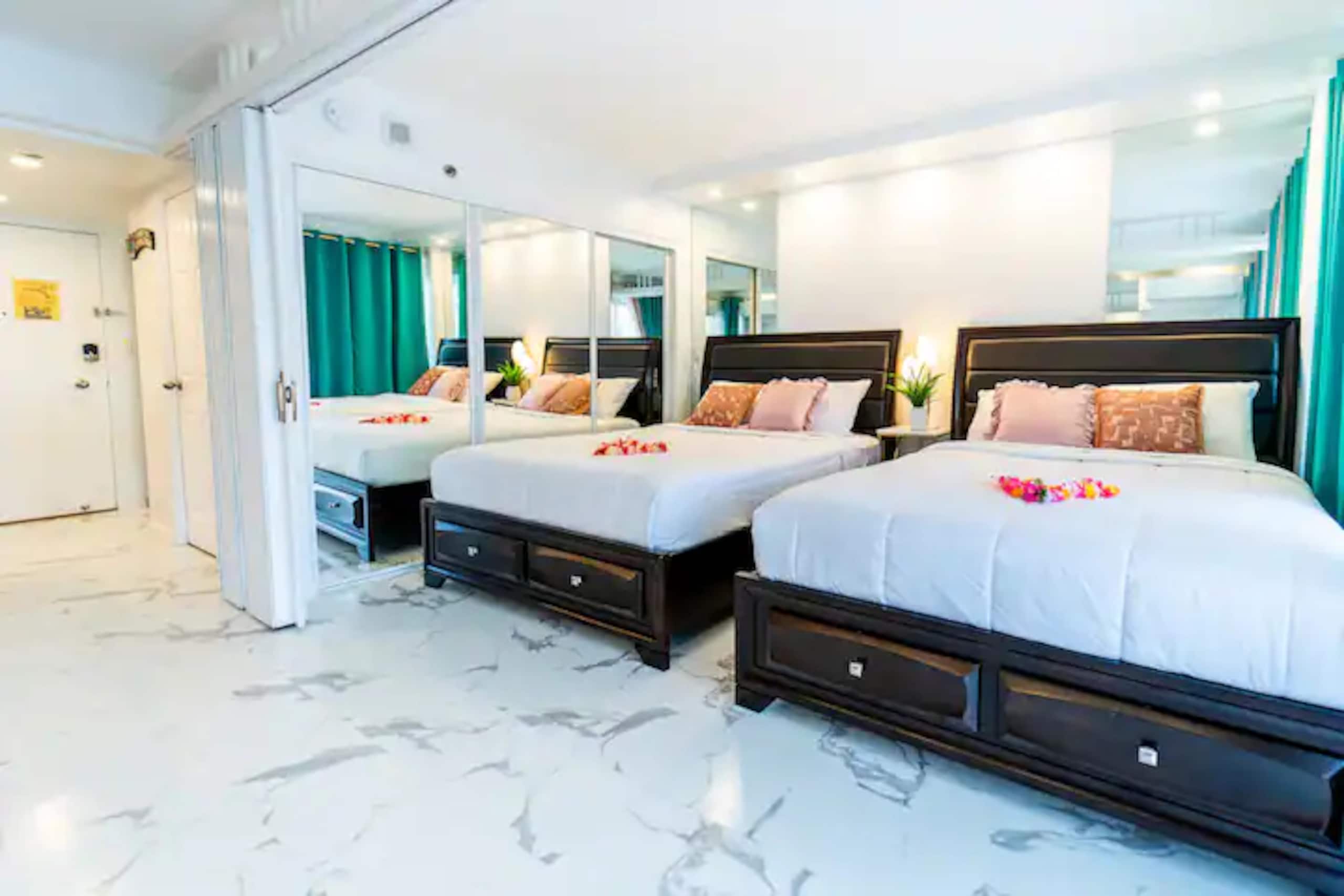 New Listing OceanView Ilikai Waikiki Resort Condo - Image 19