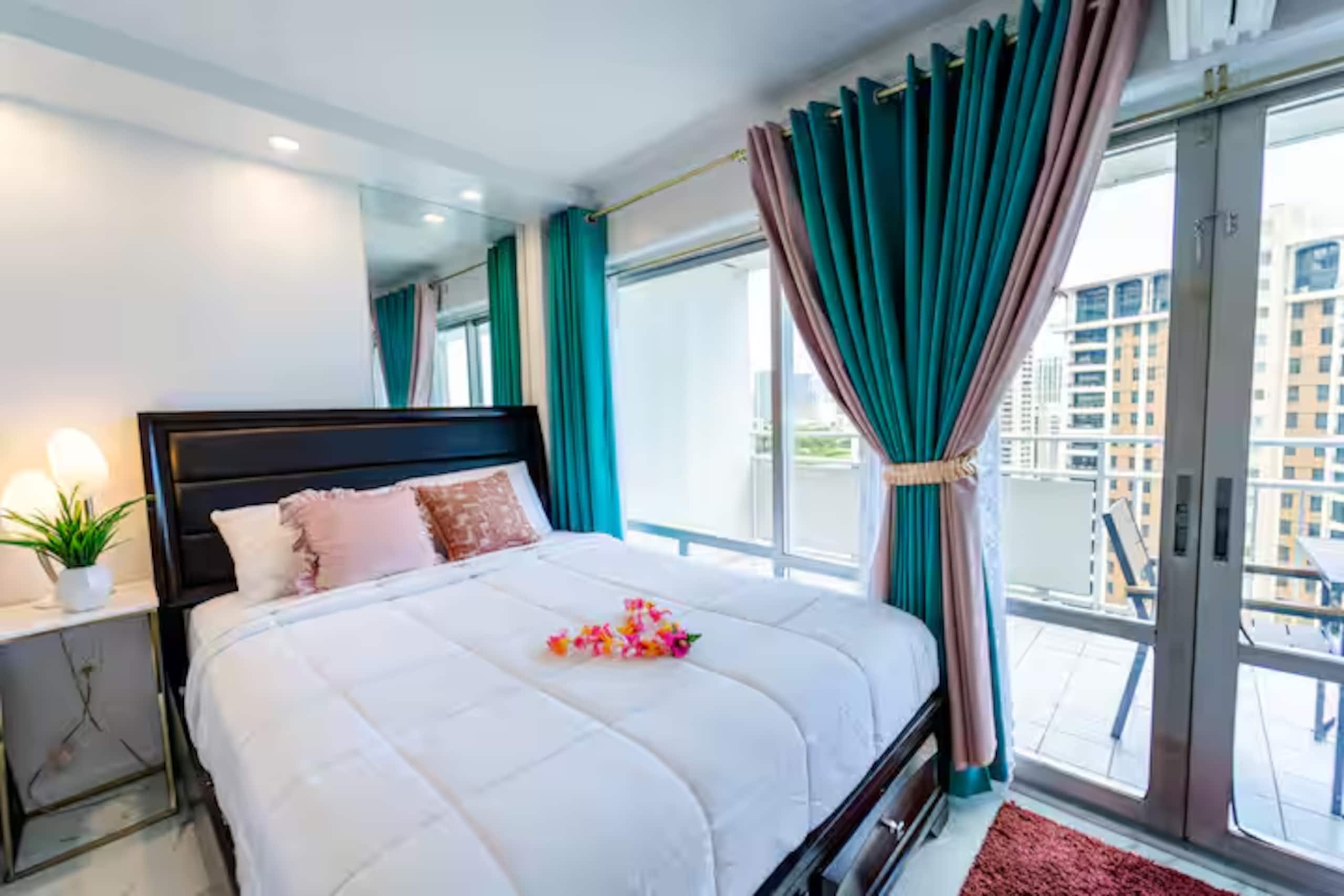 New Listing OceanView Ilikai Waikiki Resort Condo - Image 16