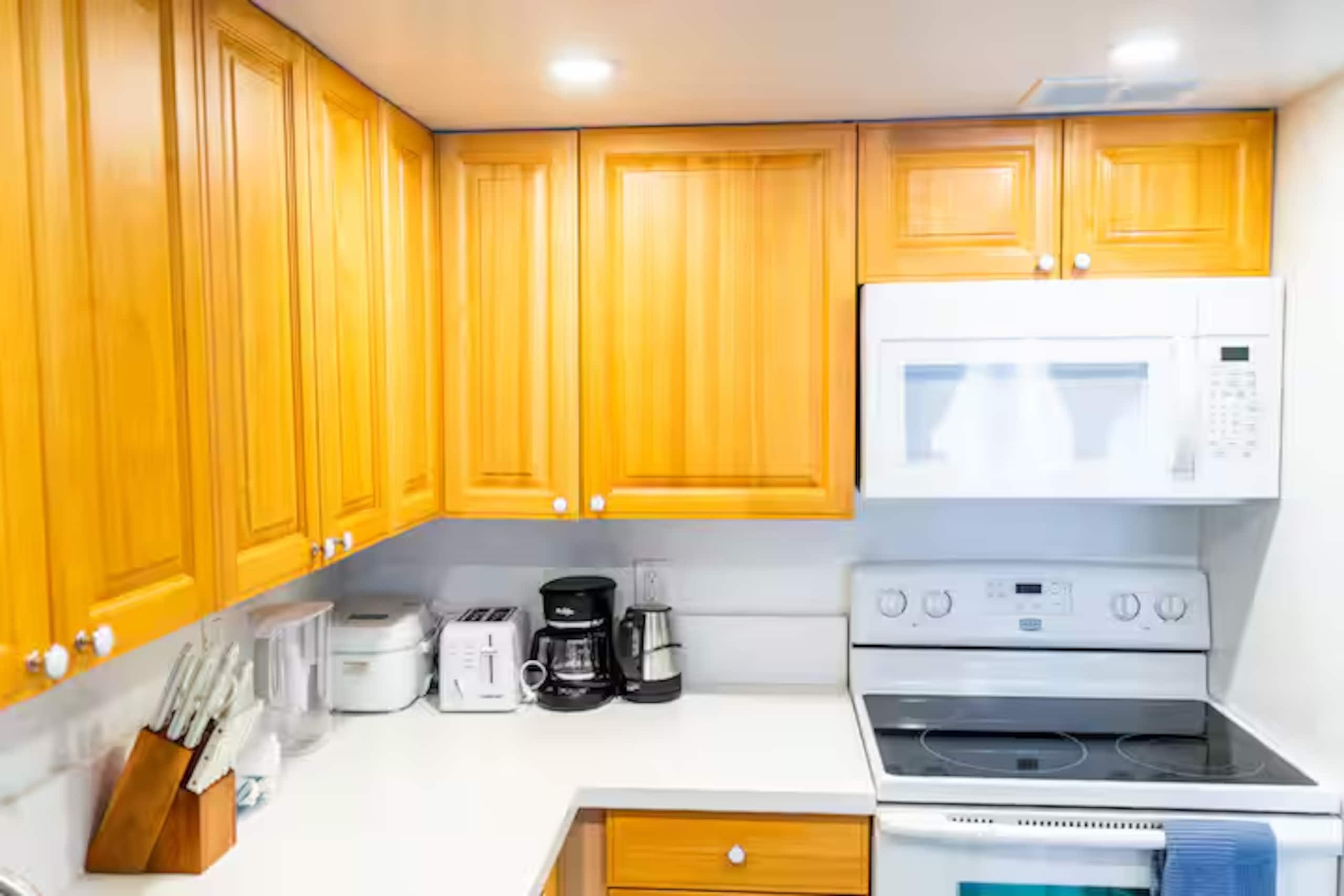 New Listing OceanView Ilikai Waikiki Resort Condo - Image 9