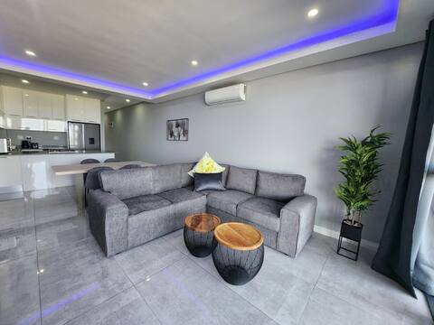 Unit 8 - Luxurious Sea-Facing Apartment