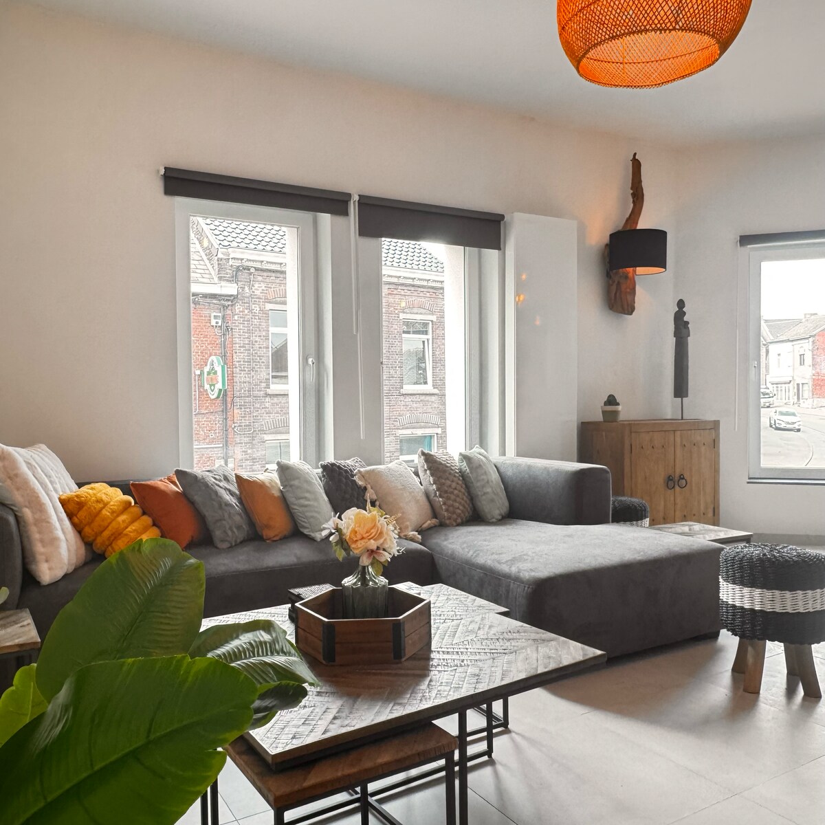 Top performing Airbnb: 2 bedroom apartment with terrace in Charleroi