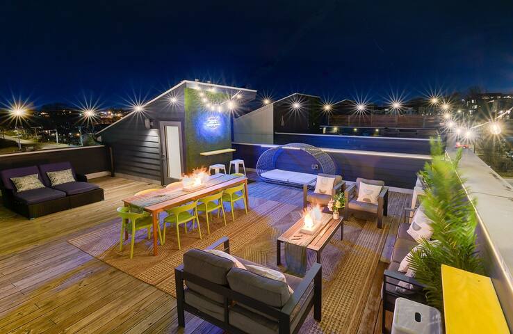 Lux East Nash Retreat/11 Beds