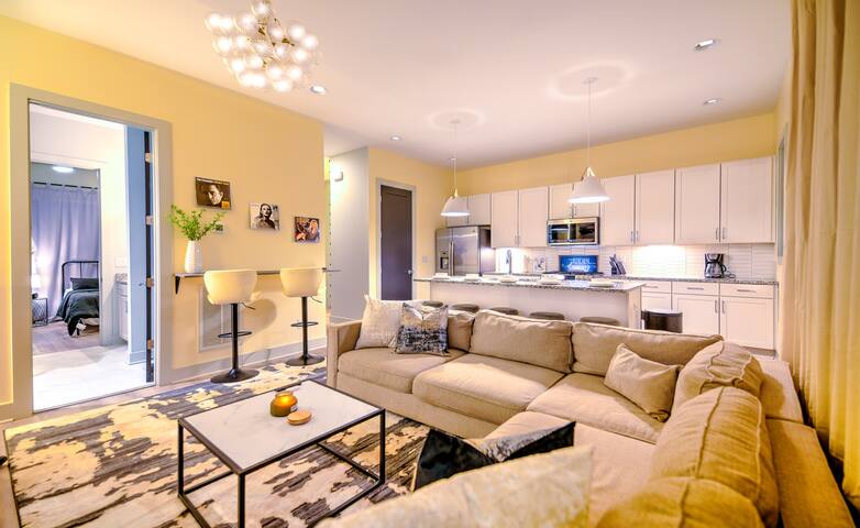 Lux East Nash Retreat/11 Beds gallery image 3