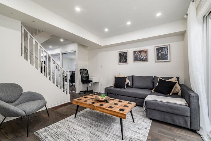 Elegant 2 Bedroom Townhome - 密西沙加