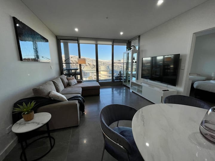Olympic Park Delight -2 Bdrm - Parking- Aircon - Auburn