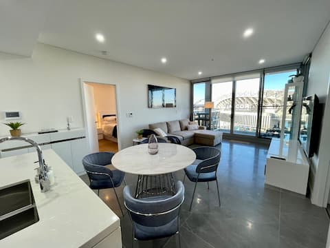 Olympic Park Delight -2 Bdrm - Parking- Aircon