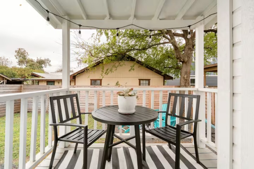 East 4th St Bungalow – Walkable