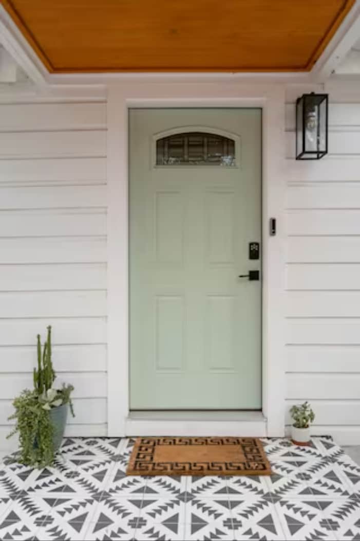 East 4th St Bungalow – Walkable