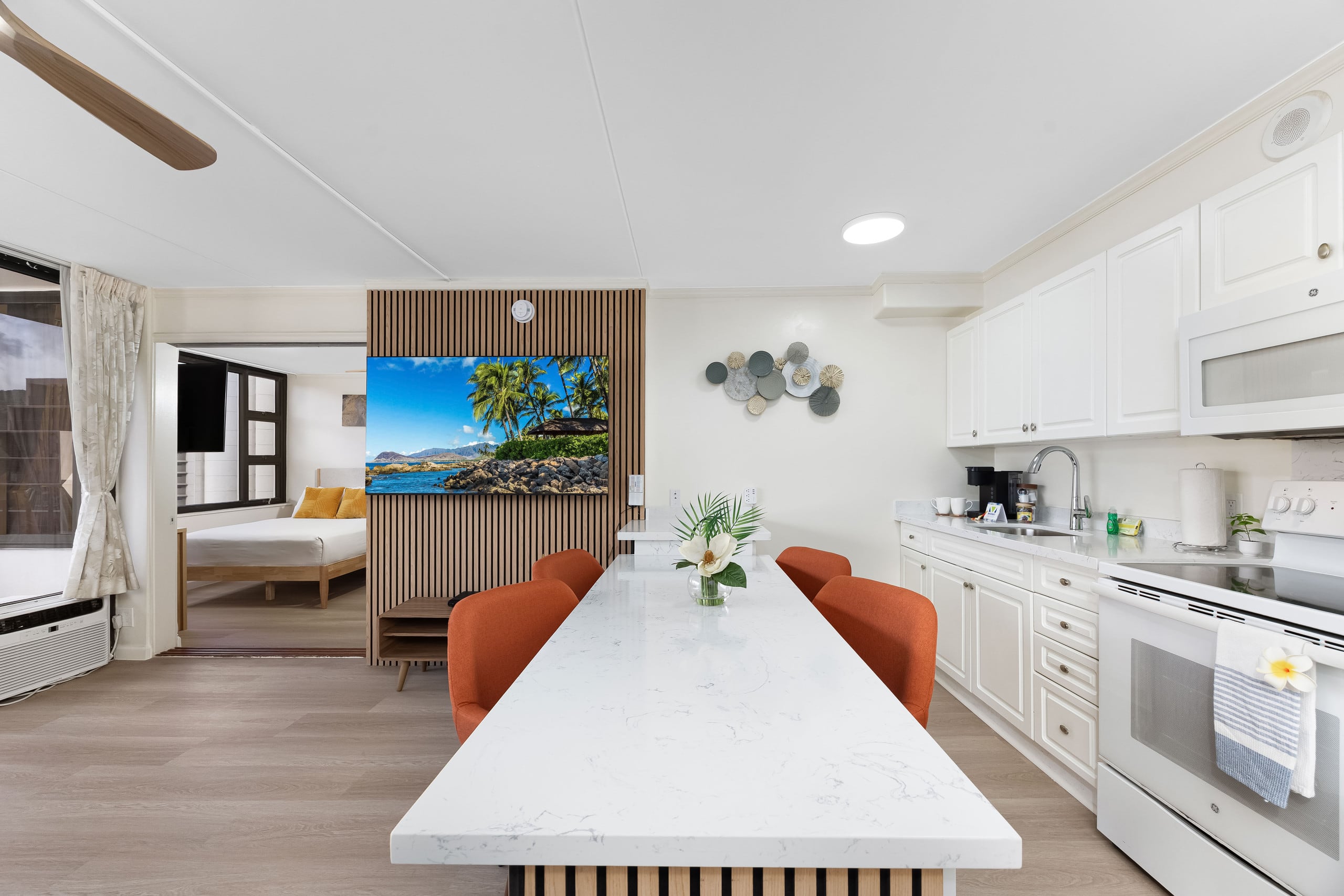 Condo in Honolulu · ★4.77 · 1 bedroom · 3 beds · 1 private bath - Image 26