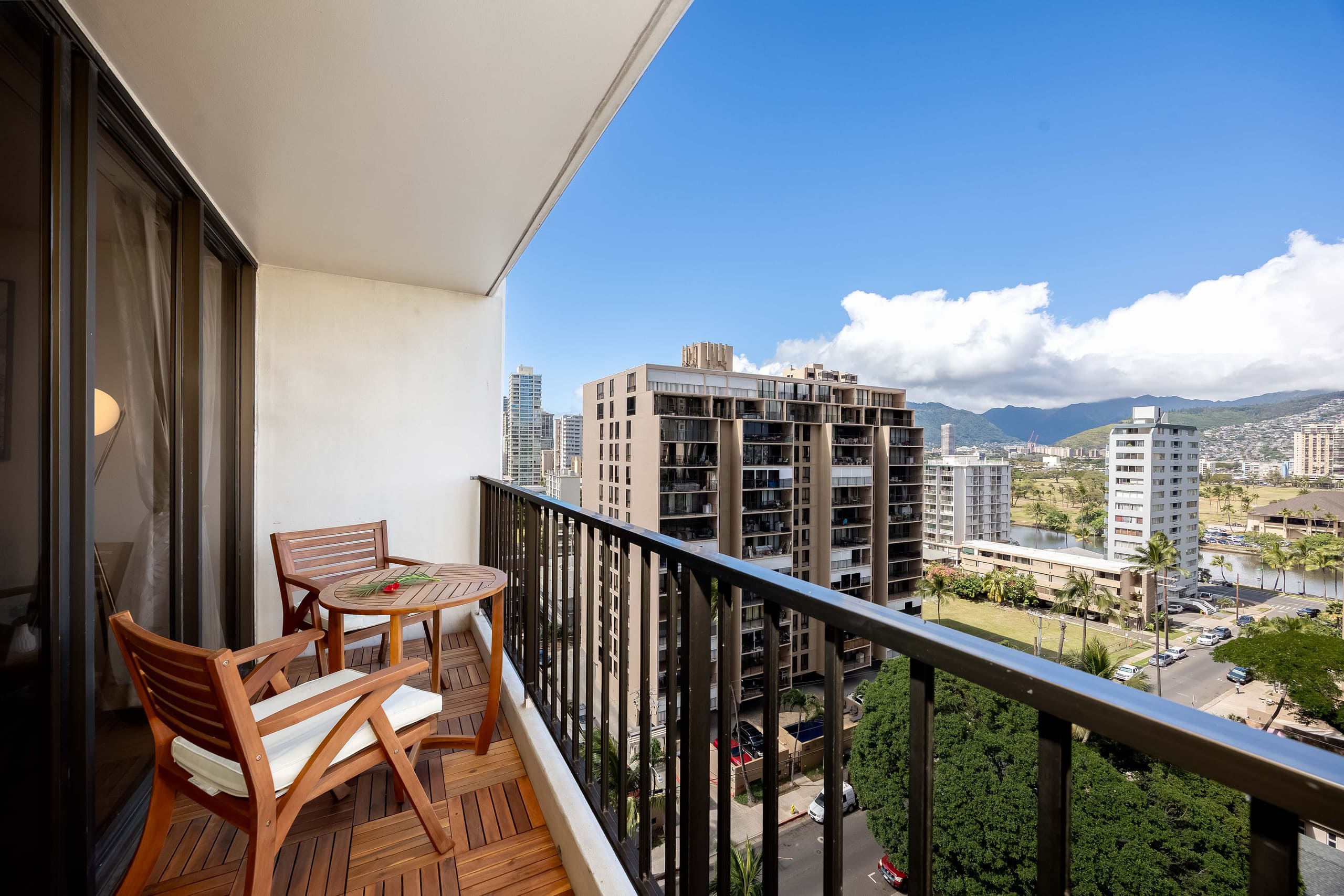 Condo in Honolulu · ★4.77 · 1 bedroom · 3 beds · 1 private bath - Image 43