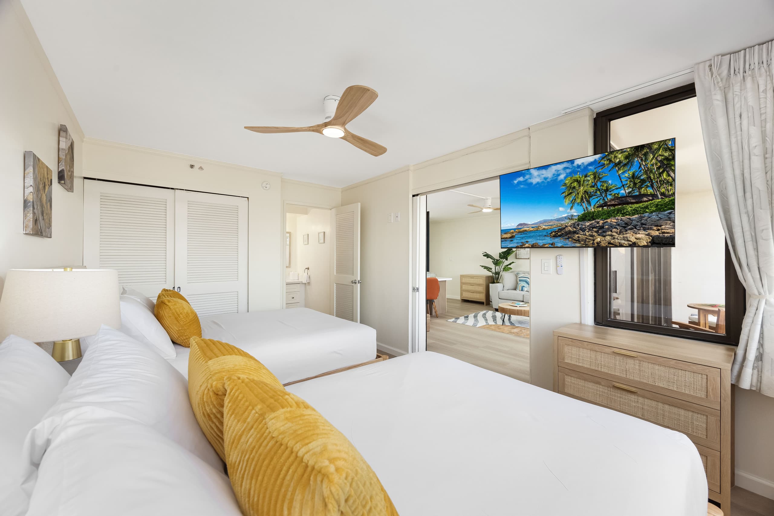 Condo in Honolulu · ★4.77 · 1 bedroom · 3 beds · 1 private bath - Image 33