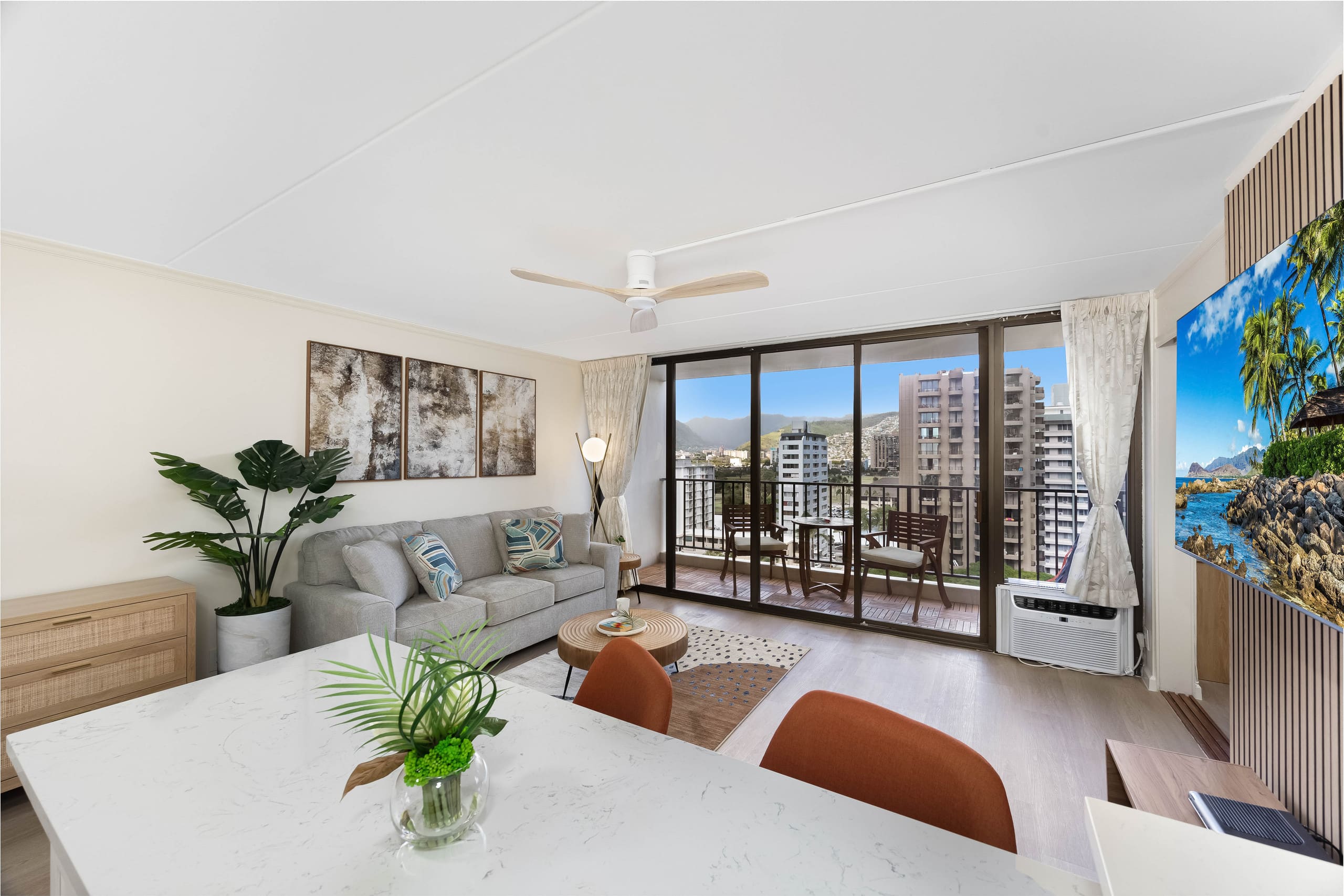 Condo in Honolulu · ★4.77 · 1 bedroom · 3 beds · 1 private bath - Image 19