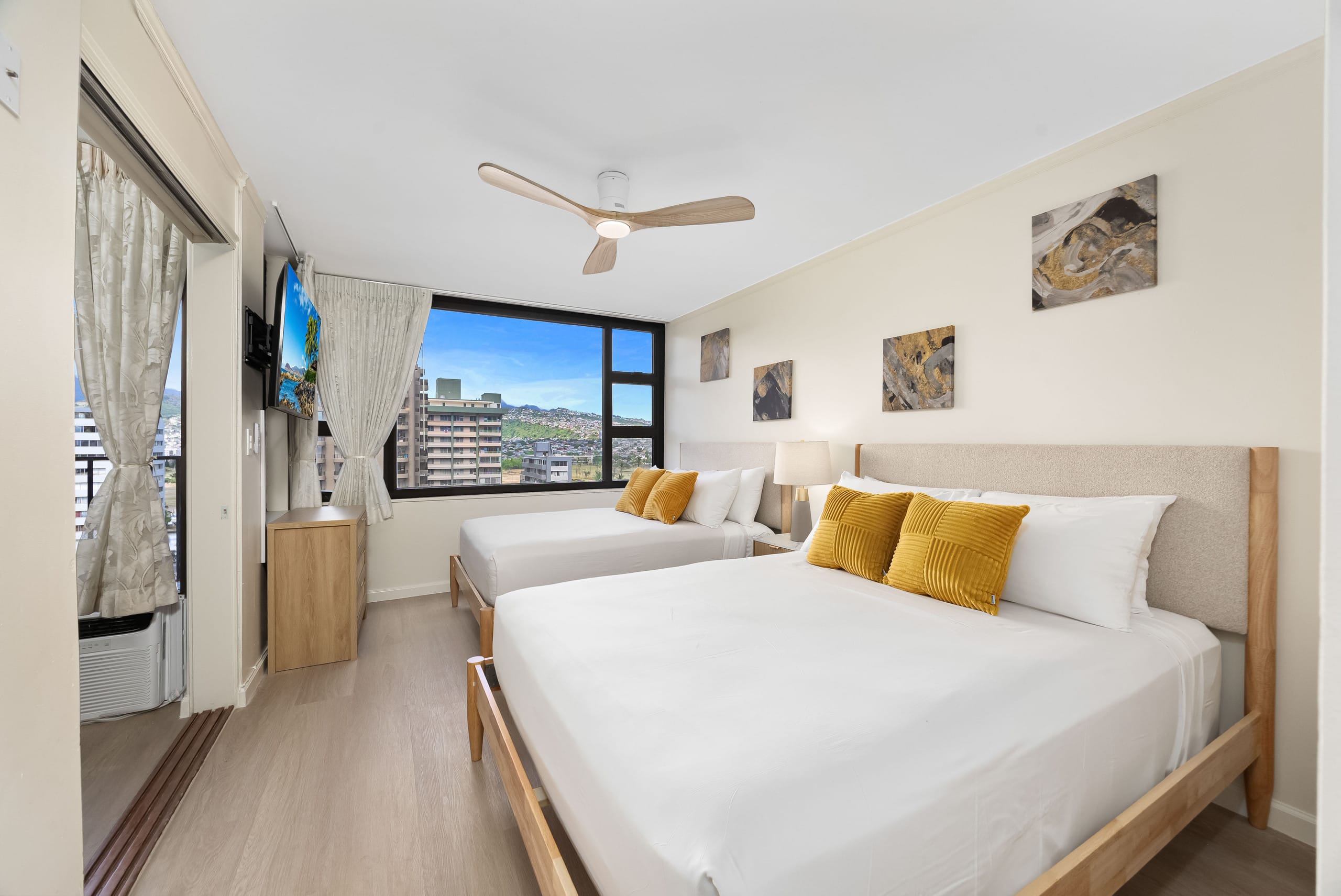 Condo in Honolulu · ★4.77 · 1 bedroom · 3 beds · 1 private bath - Image 1