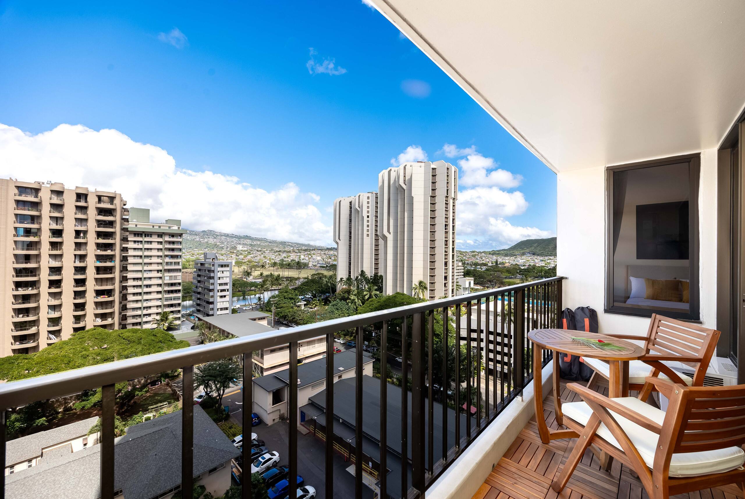 Condo in Honolulu · ★4.77 · 1 bedroom · 3 beds · 1 private bath - Image 45