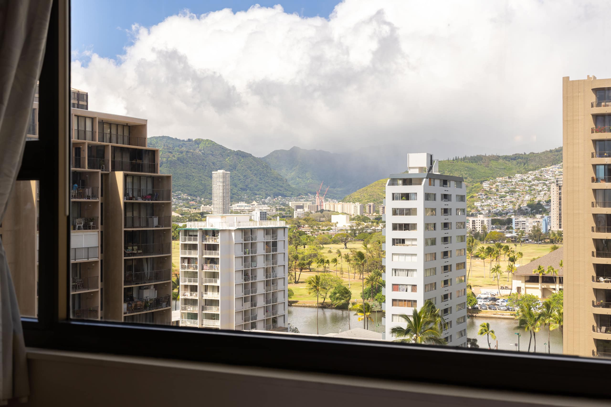 Condo in Honolulu · ★4.77 · 1 bedroom · 3 beds · 1 private bath - Image 38