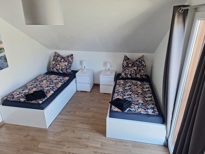 Schlafzimmer 2