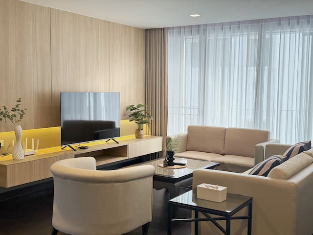 130m²Apt Mega 2b2b/BTS Phrom Phong /EmSphere/Pool gallery image 2