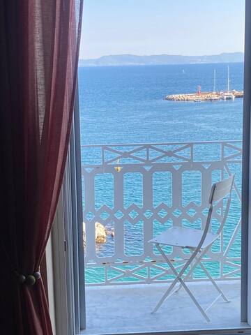 Caracciolo Seafront Charme Home