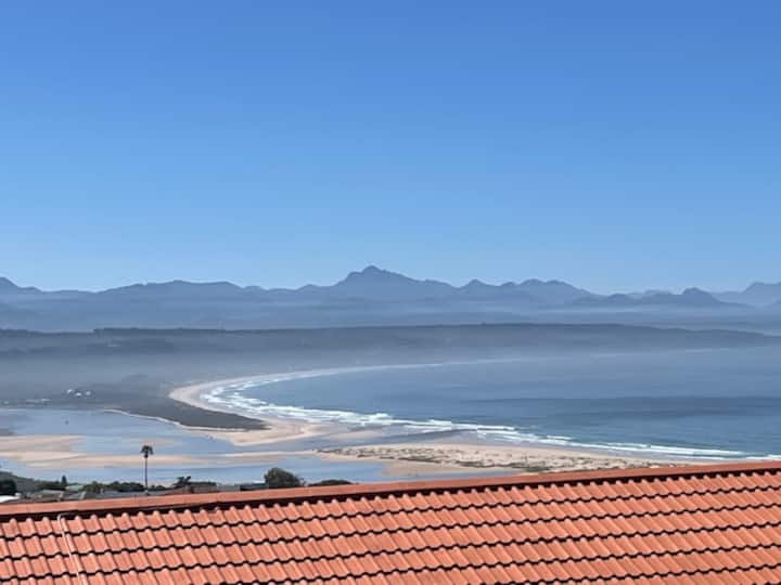 Central Holiday Pad With Views - Plettenberg Bay