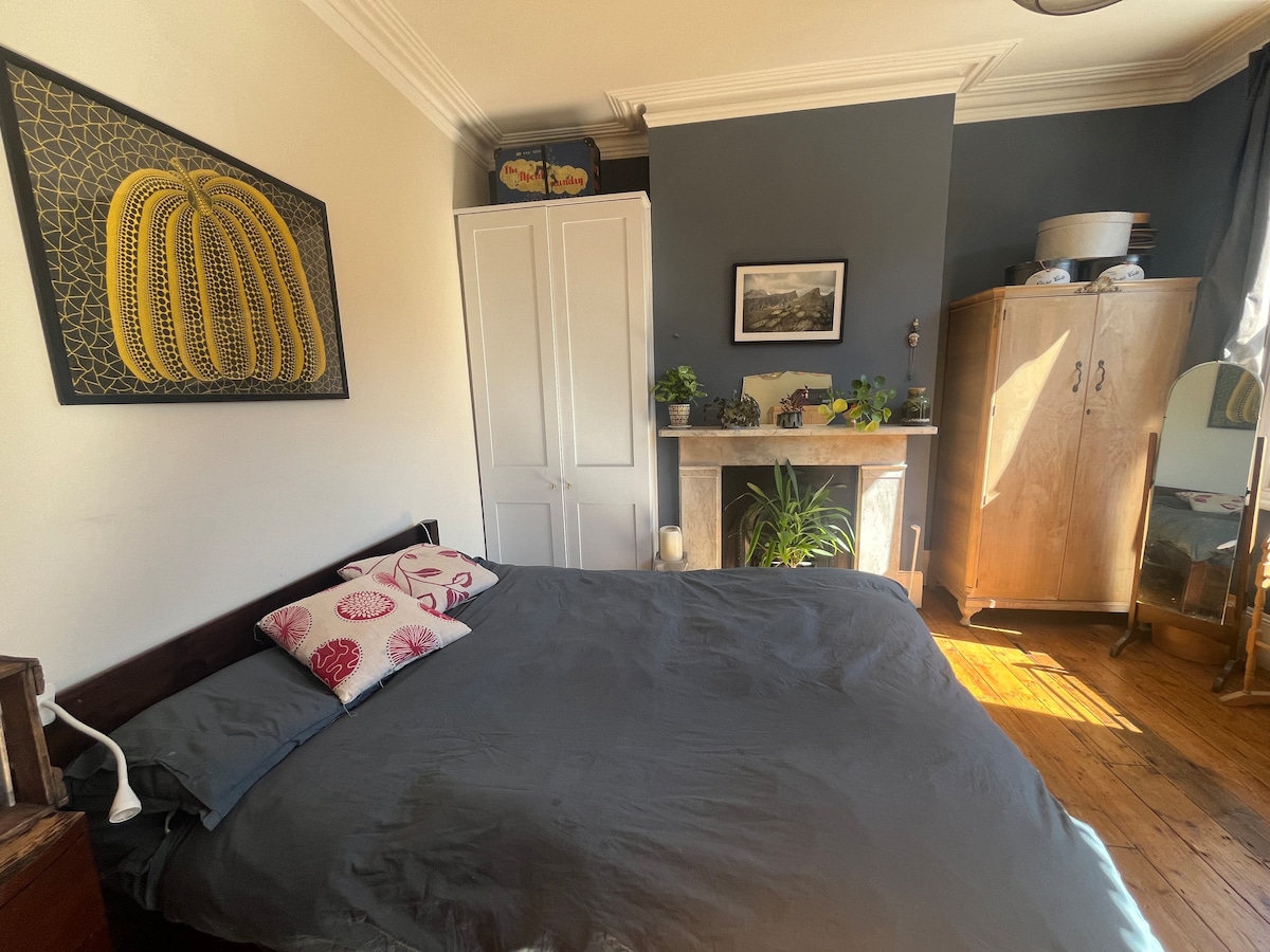 Dormitorio principal con cama king size