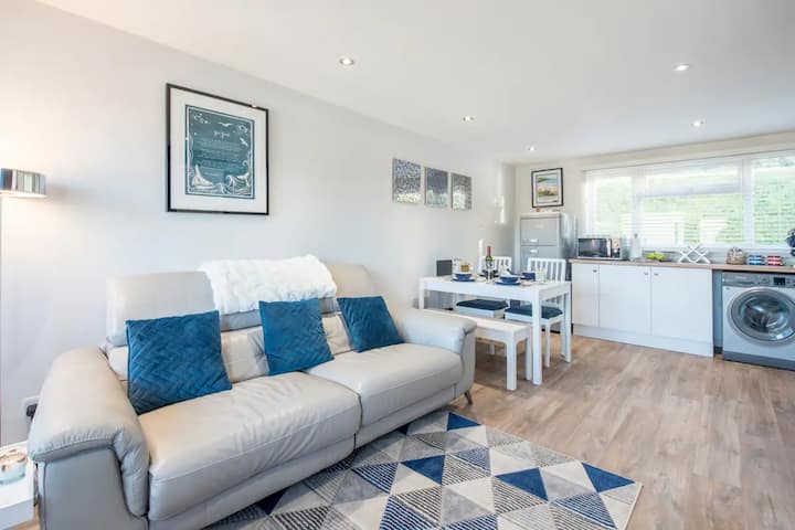 Sea View Chalet | Walk To Freshwater Beach - Freshwater East