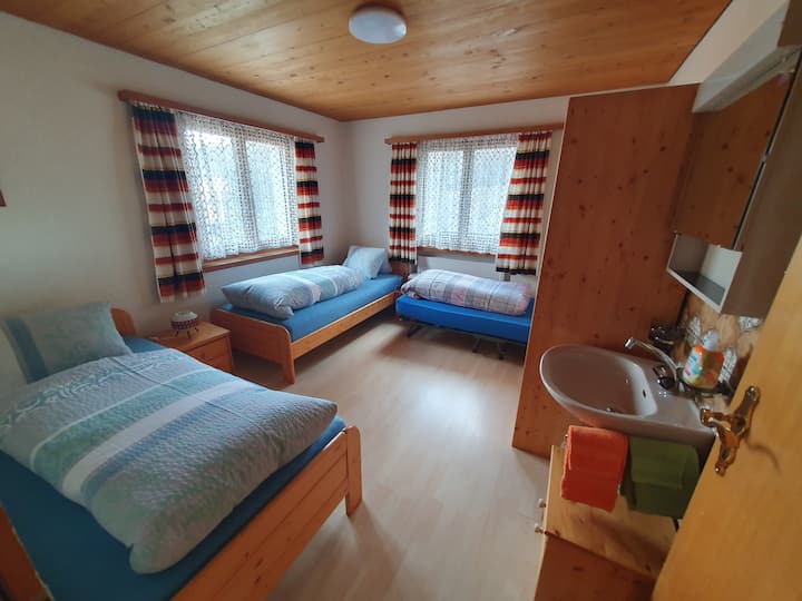 ห้องนอนที่มีเตียงเดี่ยวสองหรือสามเตียง

ห้องนอนที่มีเตียงเดี่ยวสองหรือสามเตียง

Chambre avec deux ou trois lits simples

Camera da letto con due o tre letti singoli