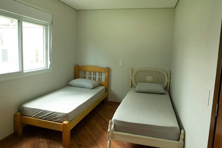 suite nummer 2 waar je 2 eenpersoonsbedden of een queensize bed kunt kiezen.