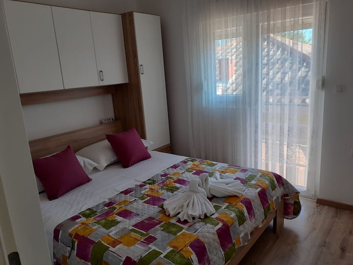 House In A Quiet Surrounding Near National Park - Stari Grad