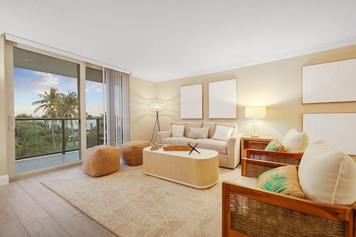 Steps To Beach, Balcony, Pool, Parking - 2br 2ba - Boca Ratón, FL