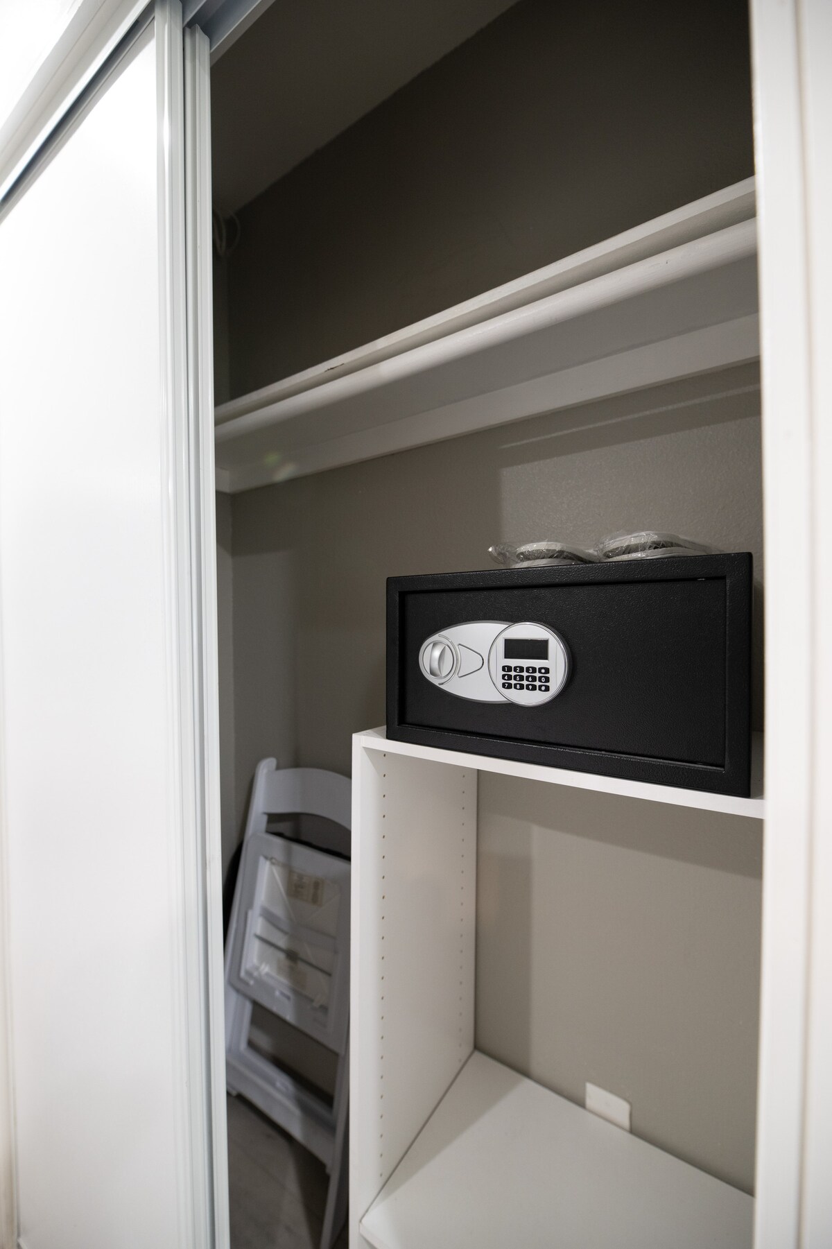 SGV+Disney+Rose Bowl • Quadruple Rm near DTLA - Hotels for Rent in Alhambra,  California, United States - Airbnb