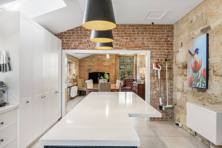 Bellevue House – Historic Luxury gallery image 3