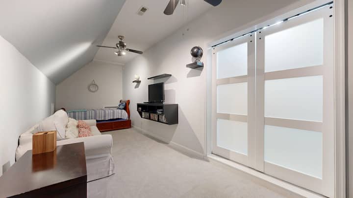 Спалня 6 - единично легло с 2 отделни легла (2 - ри етаж)