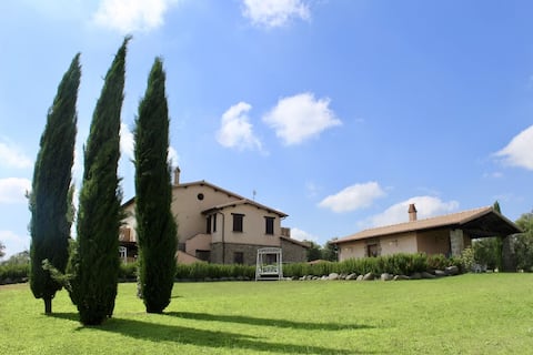 Corte degli Ulivi: villa with cottage and pool