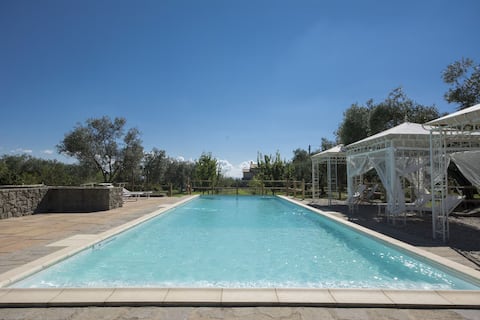 Corte degli Ulivi: villa with cottage and pool
