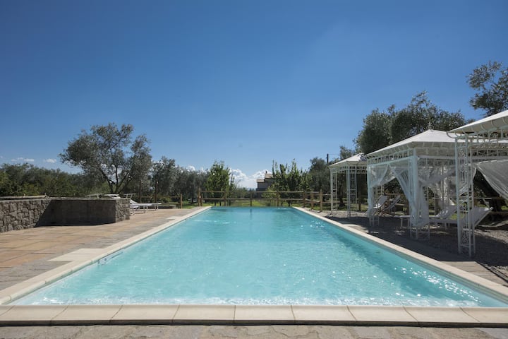 Corte Degli Ulivi: Villa With Cottage And Pool - Viterbo