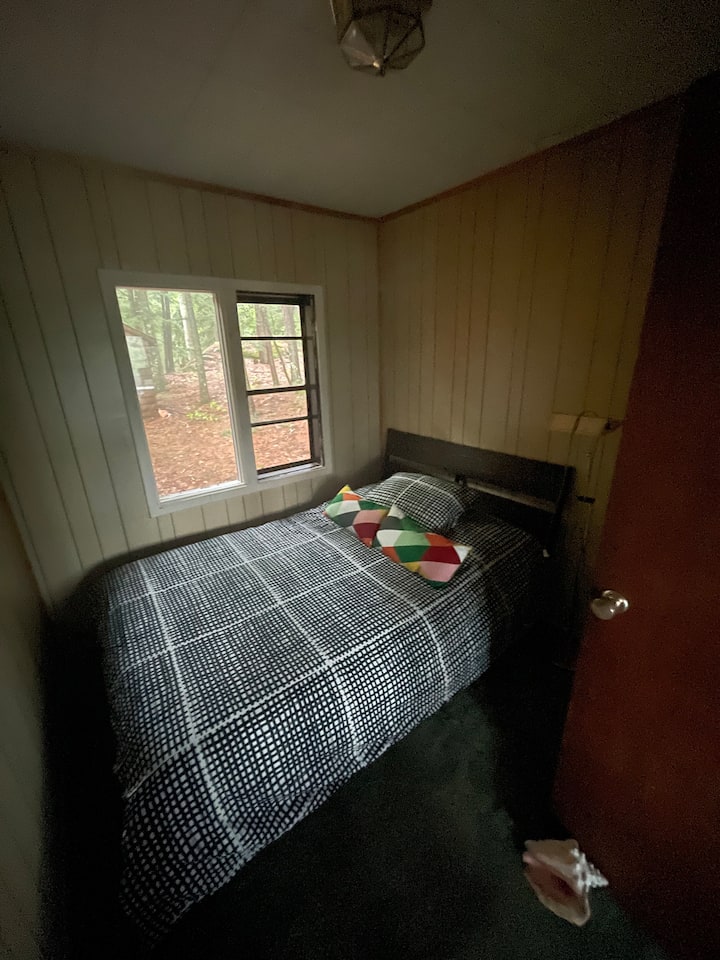 Chumba cha kulala cha tatu - kitanda cha watu wawili. 