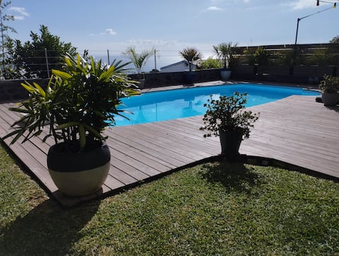 Cozy house – pool – garden – sea view