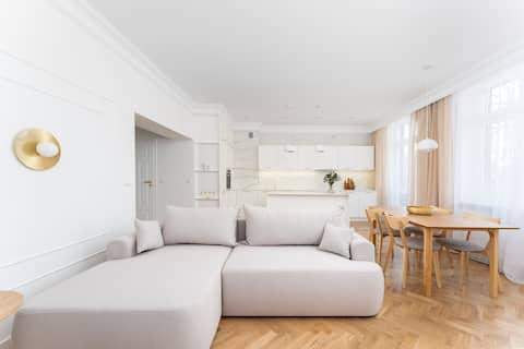 Popular Airbnb listing: Parkside Family Suite • 2BR / 90m² • Old Town in Krowodrza