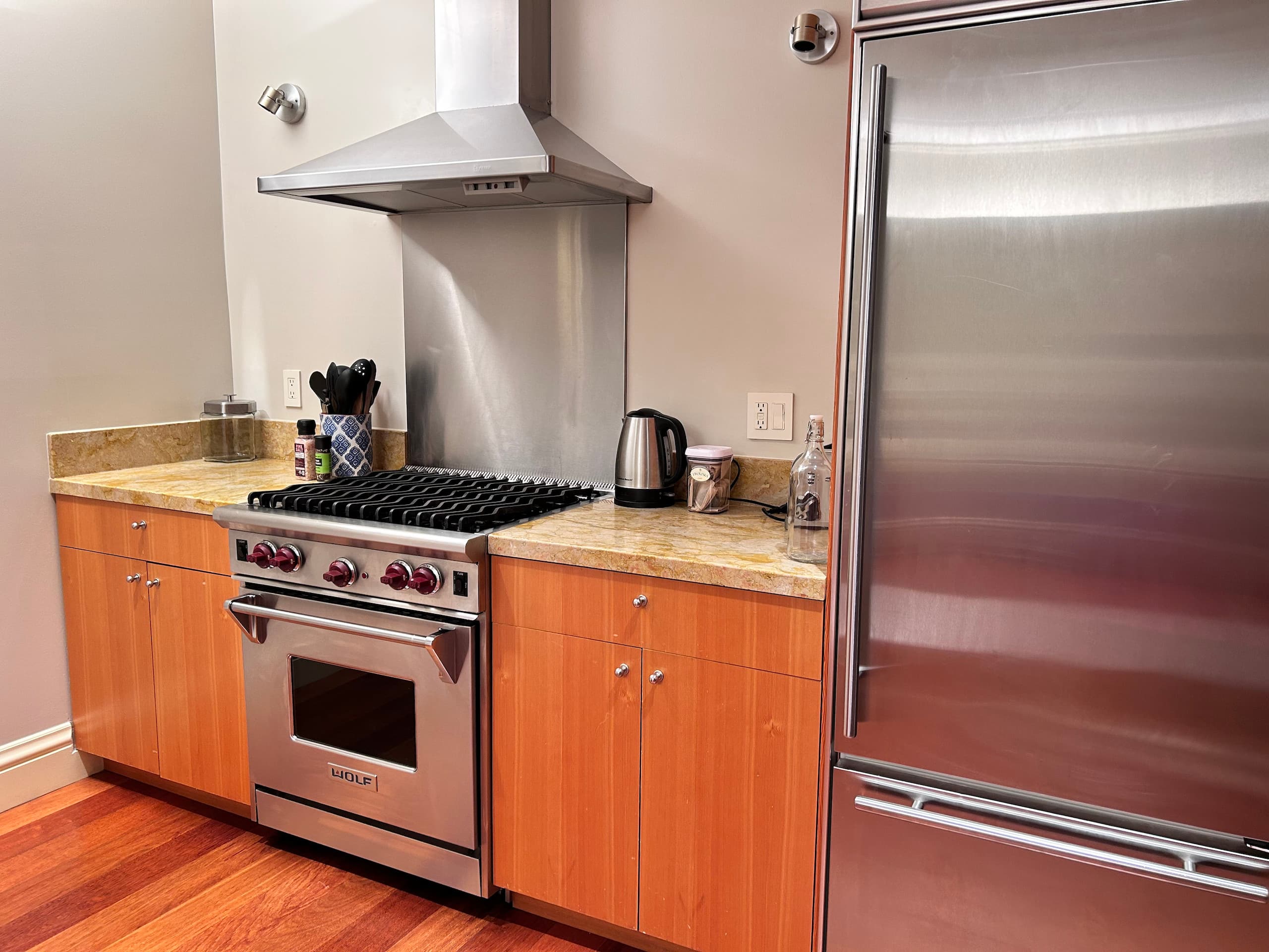 Home in San Francisco · ★5.0 · 1 bedroom · 2 beds · 1 bath - Image 7