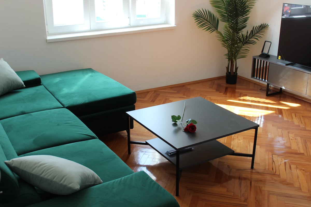 Sala con TV android.